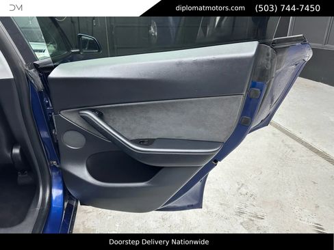 Used 2021 Tesla Model Y Long Range image 25
