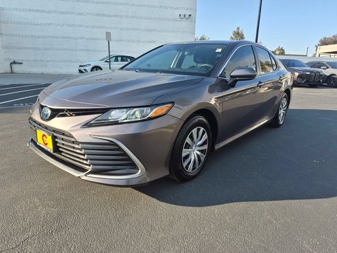 Used 2022 Toyota Camry LE FWD image 2