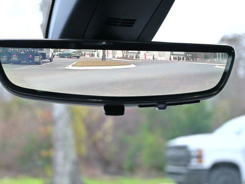 Used 2023 Chevrolet Traverse Premier image 24