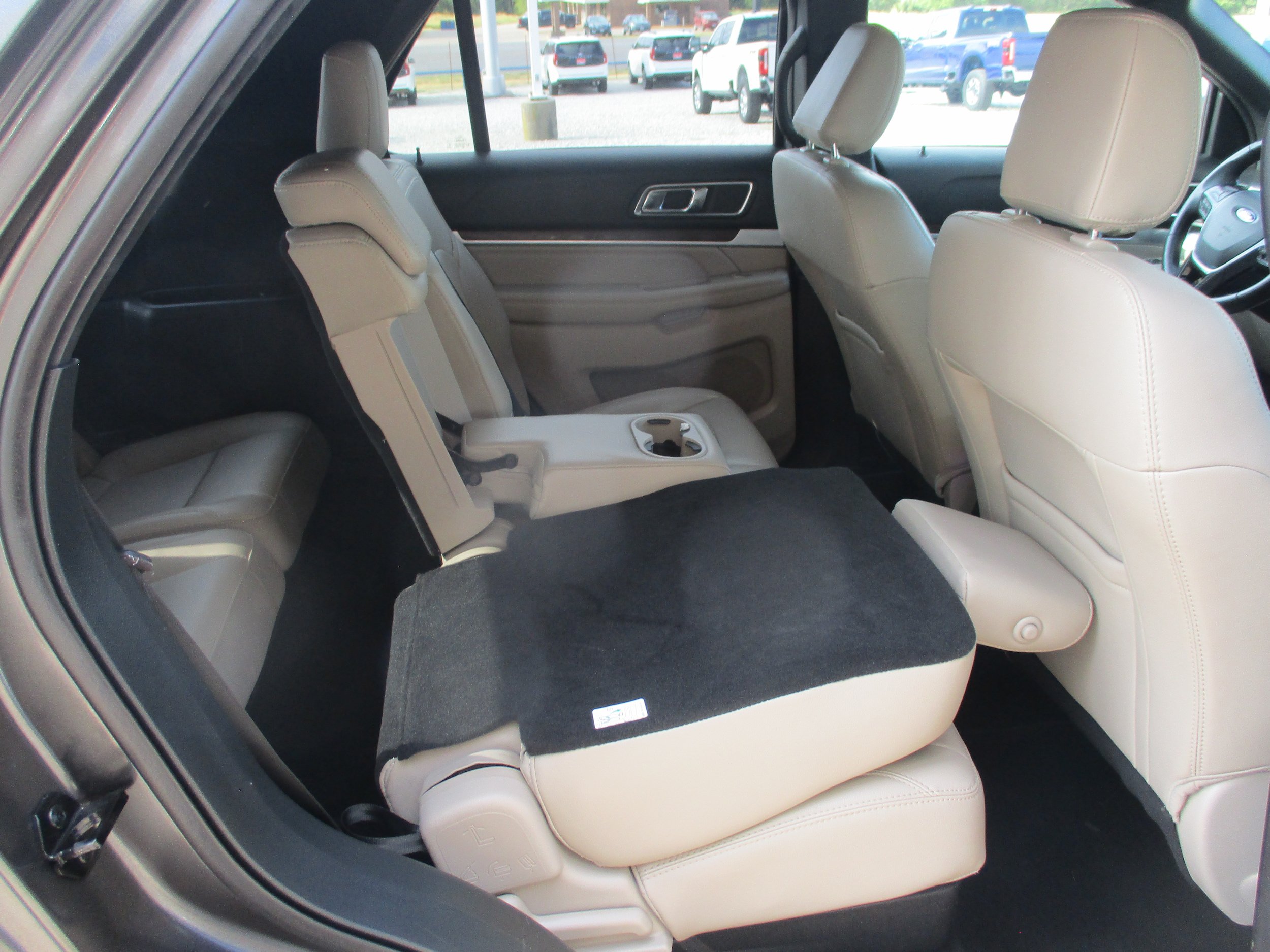 Used 2018 Ford Explorer Limited FWD image 9