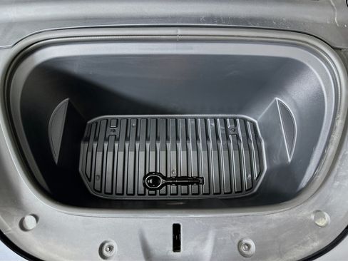 Used 2025 Tesla Model Y Long Range RWD image 32