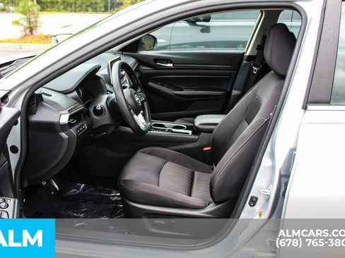Used 2024 Nissan Altima 2.5 SV FWD image 11