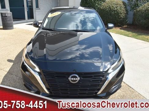 Used 2025 Nissan Altima 2.5 SV FWD image 4