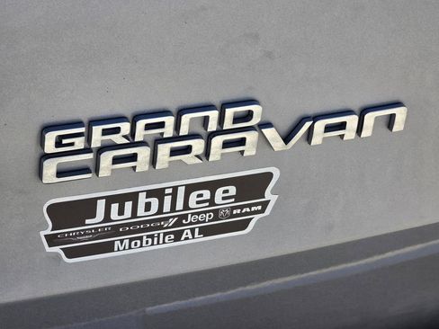 Used 2019 Dodge Grand Caravan SE w/ UConnect Hands-Free Group image 25