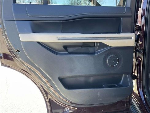 Certified 2024 Ford Expedition XLT image 11