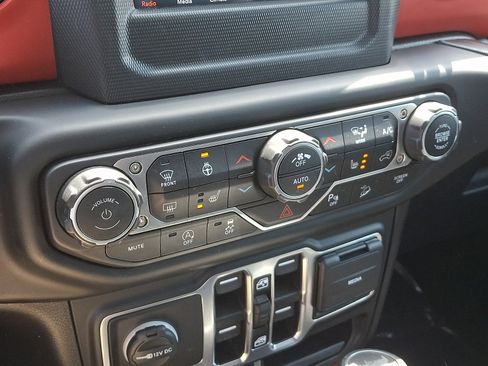 Used 2021 Jeep Wrangler Unlimited Rubicon w/ LED Lighting Group AWD/4WD image 24