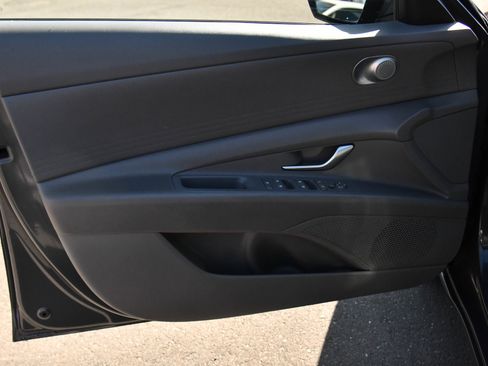 Used 2024 Hyundai Elantra SE FWD image 13