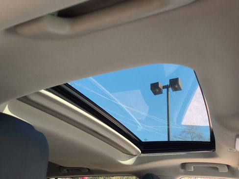 Used 2020 Toyota Highlander XLE image 21