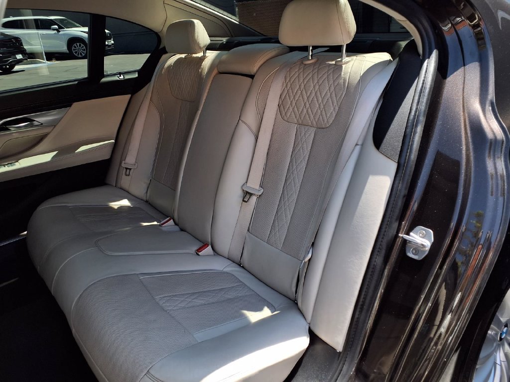 Used 2016 BMW 740i RWD image 22