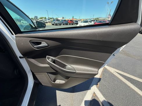 Used 2016 Ford Focus SE FWD image 16