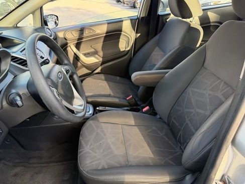 Used 2013 Ford Fiesta SE FWD image 5