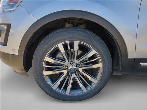 Used 2017 Ford Explorer Platinum image 25