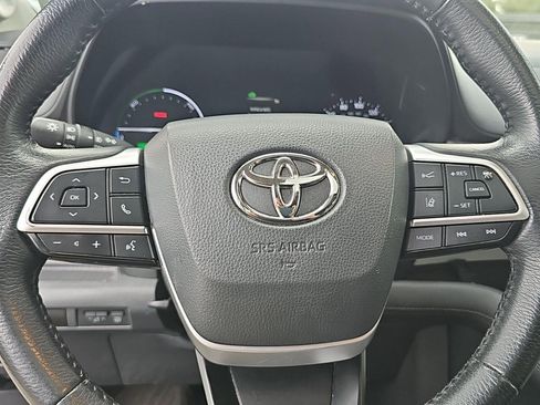 Used 2021 Toyota Sienna XLE w/ XLE Plus Package image 16