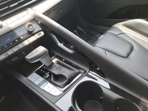 Used 2024 Hyundai Elantra Limited FWD image 25