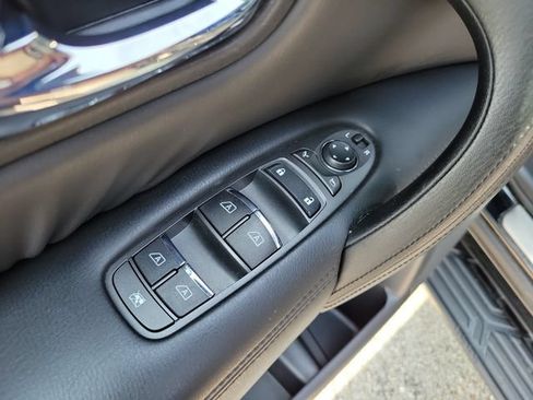 Used 2022 Nissan Armada SL w/ Midnight Edition Package RWD image 19