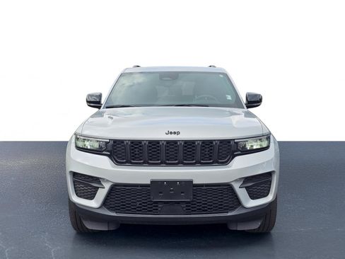 Used 2023 Jeep Grand Cherokee Altitude AWD/4WD image 2