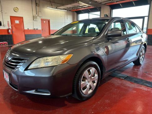 Used 2009 Toyota Camry LE image 2
