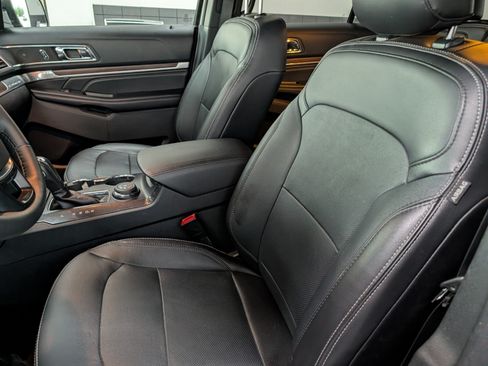 Used 2019 Ford Explorer Limited w/ Ford Safe & Smart Package AWD/4WD image 9