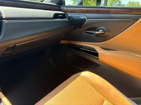 Used 2022 Lexus ES 350 Ultra Luxury w/ Accessory Package 2 FWD image 17