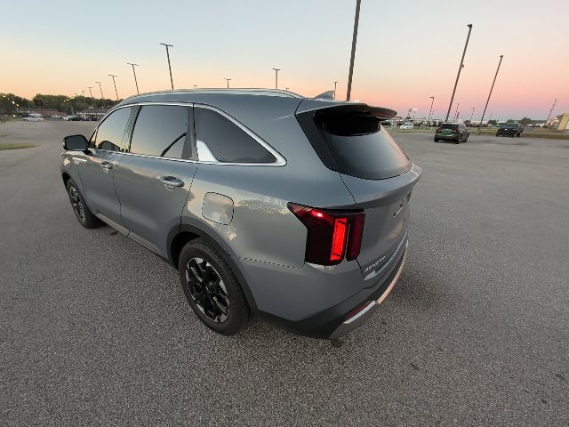 Used 2024 Kia Sorento S w/ Panoramic Sunroof Package FWD image 11