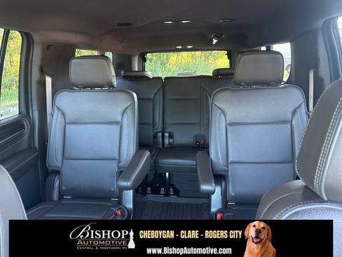 Used 2022 GMC Yukon XL Denali w/ Advanced Technology Package AWD/4WD image 6