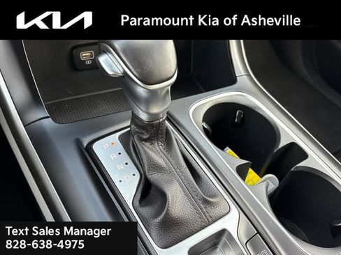 Used 2024 Kia Carnival LX image 27