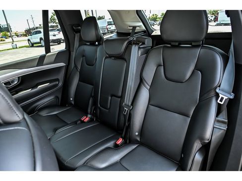 Used 2023 Volvo XC90 B5 Core w/ Climate Package AWD/4WD image 18