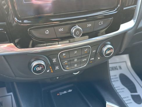 Used 2023 Chevrolet Traverse LT FWD image 32