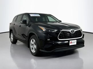Used 2023 Toyota Highlander LE AWD/4WD video 1