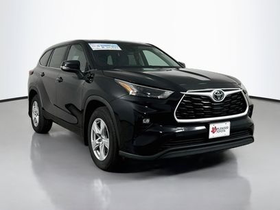 Used 2023 Toyota Highlander LE