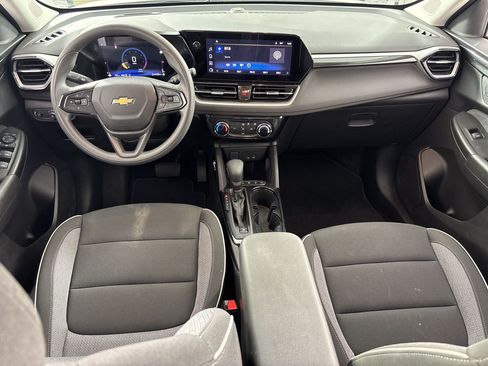 Used 2025 Chevrolet TrailBlazer LT AWD/4WD image 15
