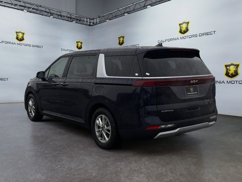 Used 2024 Kia Carnival LX image 3