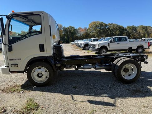 New 2026 Isuzu NPR HD image 4