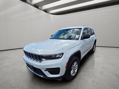 Used 2024 Jeep Grand Cherokee Laredo