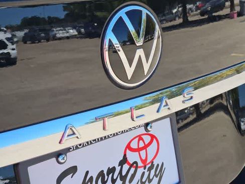 Used 2021 Volkswagen Atlas SE w/ Panoramic Sunroof Package FWD image 11