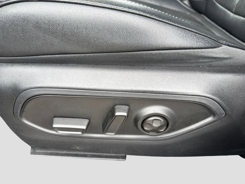 Used 2023 Jeep Grand Cherokee L Limited w/ Luxury Tech Group II image 12