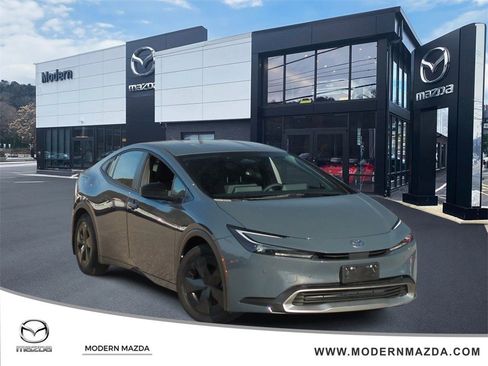 Used 2025 Toyota Prius Plug-In Hybrid image 1