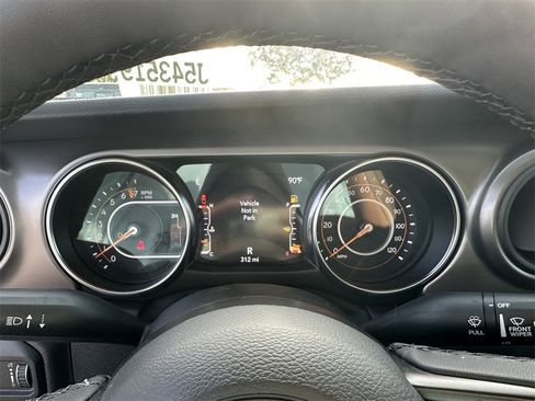 New 2023 Jeep Gladiator Sport image 30