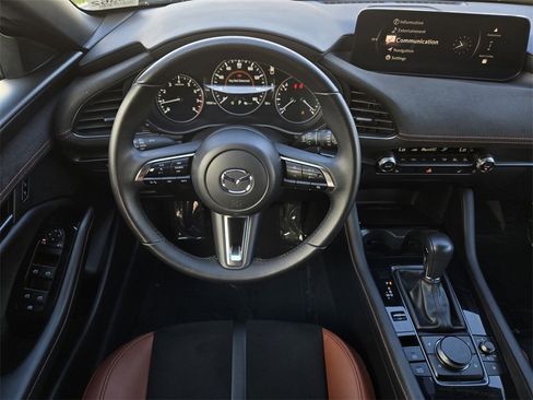 Certified 2025 MAZDA MAZDA3 Carbon w/ Appearance Package image 13