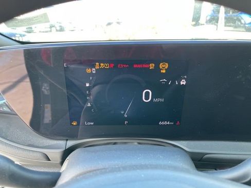 Used 2025 Buick Envista Sport Touring w/ Advanced Safety Package FWD image 9