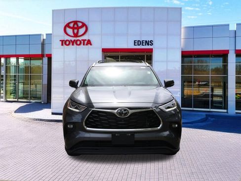 Used 2025 Toyota Highlander Limited AWD/4WD image 12