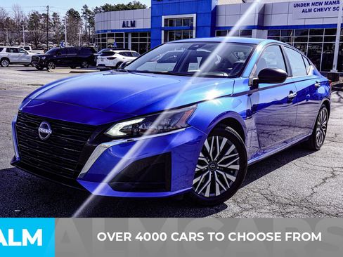 Used 2025 Nissan Altima 2.5 SV image 3