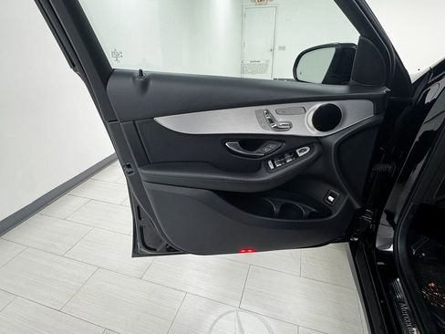 Used 2019 Mercedes-Benz GLC 300 4MATIC image 9