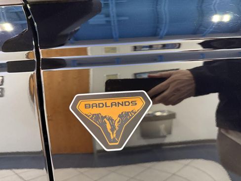 Used 2023 Ford Bronco Badlands image 9