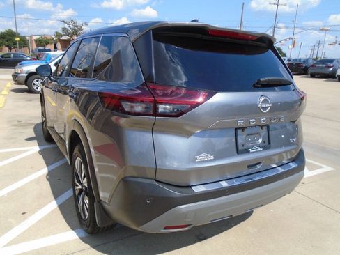 Used 2023 Nissan Rogue SV FWD image 4