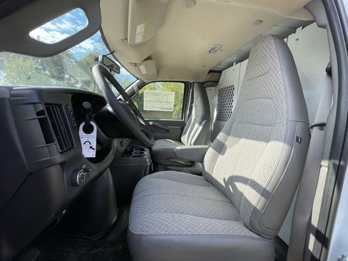 New 2025 Chevrolet Express 3500 Work Van w/ Driver Convenience Package image 25