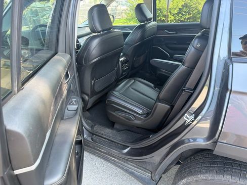 Used 2023 Jeep Grand Cherokee L Limited AWD/4WD image 9