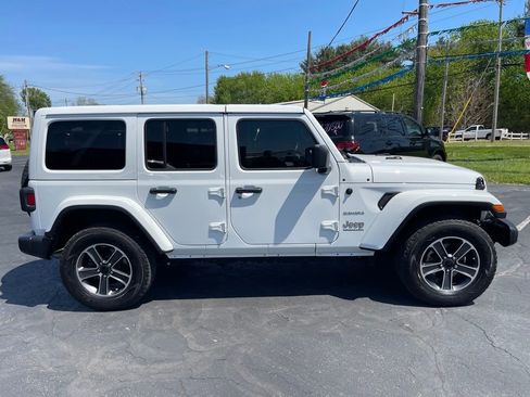 Used 2023 Jeep Wrangler Unlimited Sahara w/ Cold Weather Group AWD/4WD image 9