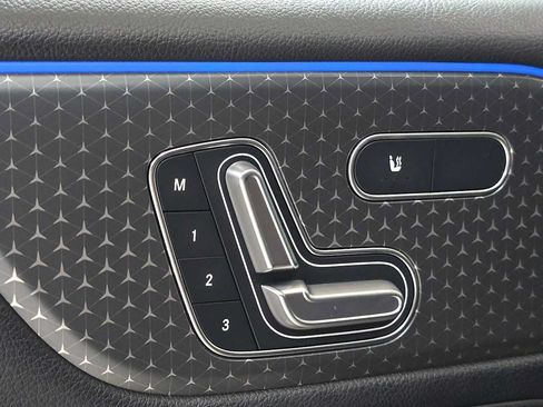 Used 2025 Mercedes-Benz GLB 250 4MATIC image 23
