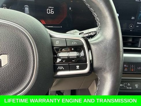 Used 2025 Kia Carnival FWD image 31